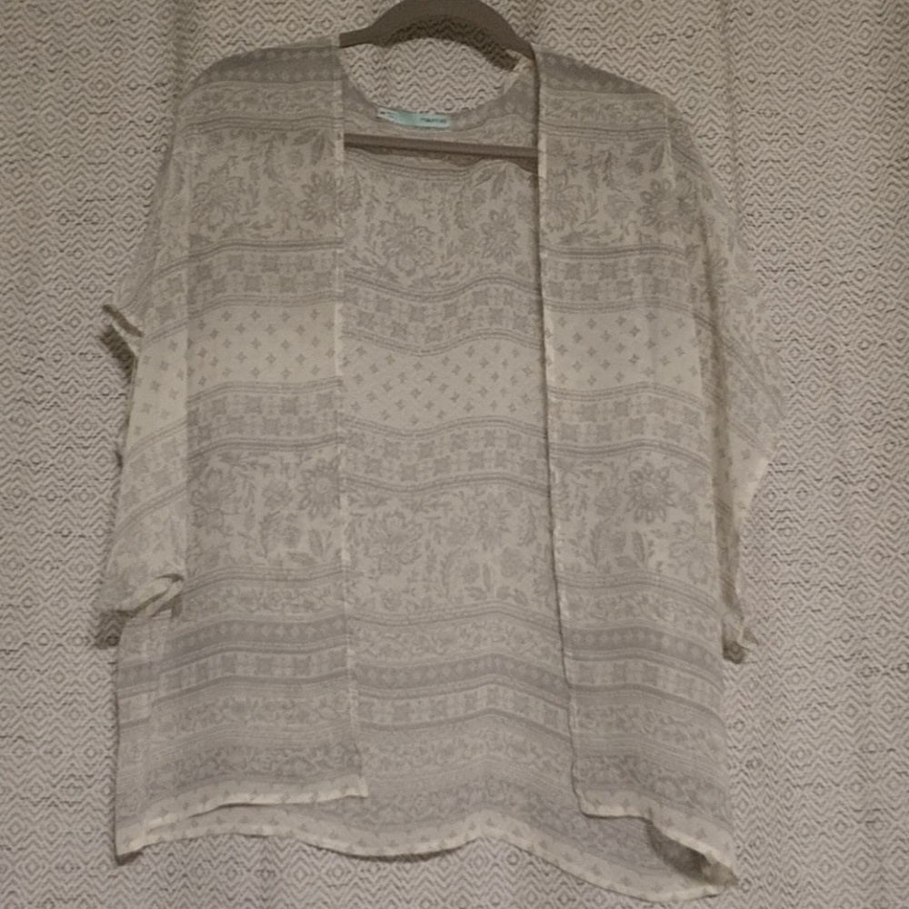 White and Gray Kimono Shawl